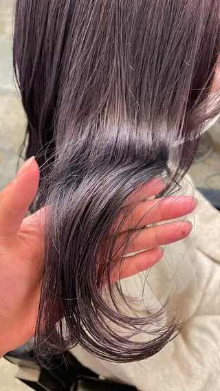 セミロング オリーブカラー 長谷川のヘアスタイル