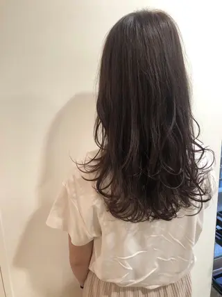 セミロング カラー MIOベージュカラー 柔らかいカラーのヘアスタイル
