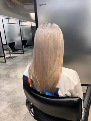 セミロング カラー 及川シゲル 髪質改善講師のヘアスタイル