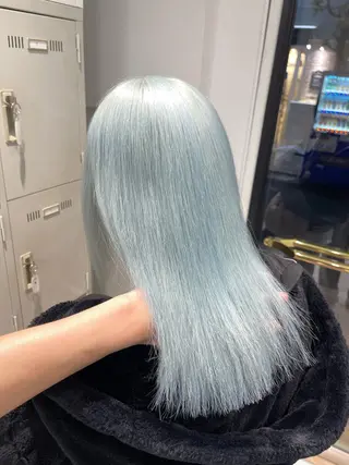 カラー TENSHO レイヤー／ハイトーンのヘアスタイル