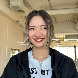 ショート Maho/海外 レイヤー/ハイトーンのヘアスタイル