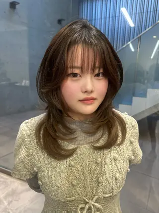 セミロング RiA/レイヤーカッ ト/ハッシュカットのヘアスタイル