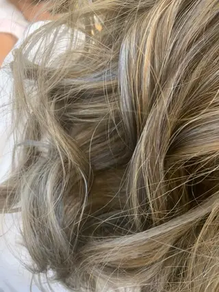 セミロング カラー 鶴見 和美のヘアスタイル