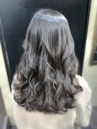 セミロング カラー 平 ちひろのヘアスタイル