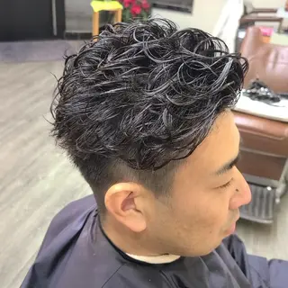 メンズ パーマ ショート 電髪倶楽部　美膳所属・荒井 琢人のヘアスタイル