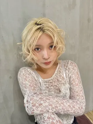 ミディアム カラー ハイトーンカラー シールエクステのヘアスタイル