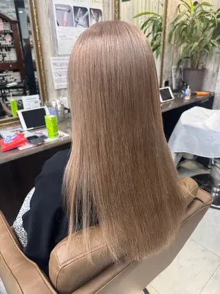 セミロング カラー 土屋朱理/ ハイトーンカラーのヘアスタイル