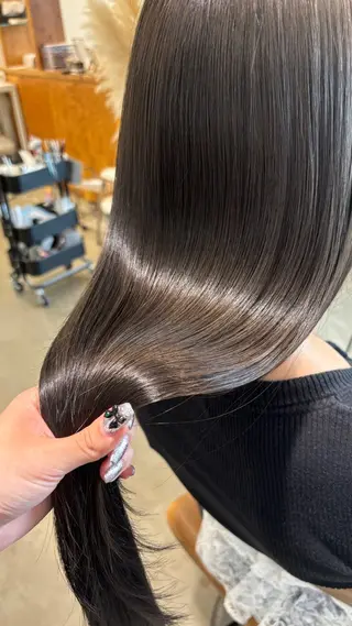 ロング カラー 小木曽 里華のヘアスタイル