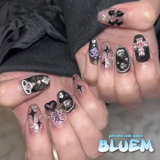 ネイル BLUEM なな🐶のネイルデザイン