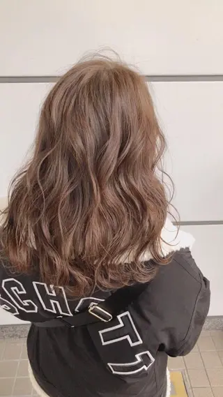 セミロング シールエクステ/ ハイトーンカラーのヘアスタイル