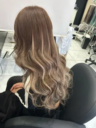 ロング 長田 麻友子のヘアスタイル