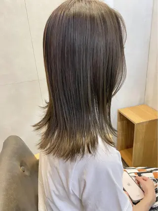 ミディアム カラー conne& ririのヘアスタイル