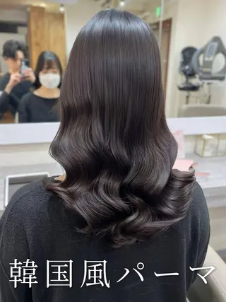 ロング 波巻きウェーブ 韓国風パーマ 纐纈のヘアスタイル