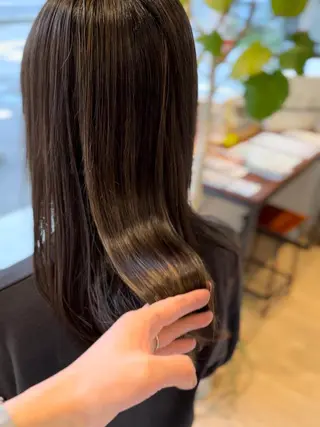 セミロング カラー 白髪ぼかしハイライト 💫ミネ　ヒロシのヘアスタイル