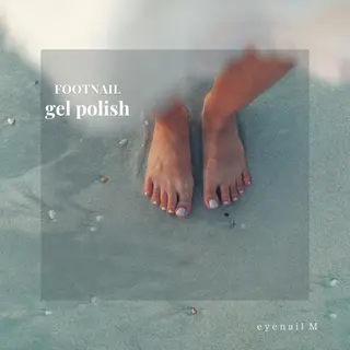 ネイル SHIORI 🤍のネイルデザイン