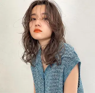 ミディアム パーマ 脇野 茉優のヘアスタイル