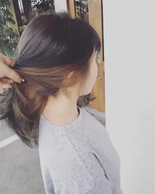 セミロング カラー ture by gladのヘアスタイル