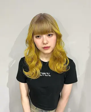 セミロング 綾乃／デザインカラー ／ハイトーン／ボブのヘアスタイル