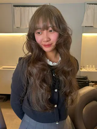 ロング カラー ユナ/ダブルカラー ベージュ ボブカットのヘアスタイル