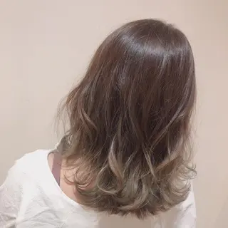 カラー PELE WAKAのヘアスタイル