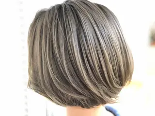 ショート カラー かわさき ともやのヘアスタイル
