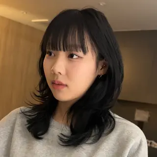 ミディアム 岸本 理希のヘアスタイル