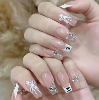 ネイル Queens テイのネイルデザイン