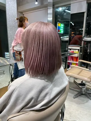 ミディアム カラー ネイル マツエク・マツパ アイブロウ ⭐ハイトーンブリーチ ミルクティーピンクのヘアスタイル