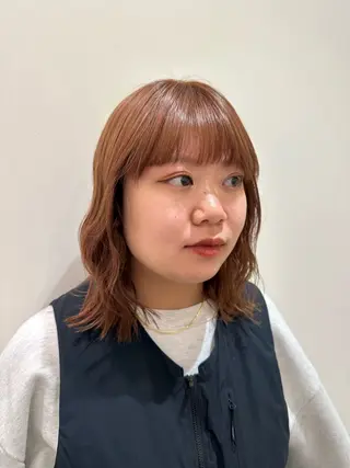 ミディアム カラー タイトボブ個性派カラ ーAKANEのヘアスタイル