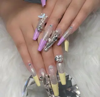ロング カラー ニュ クインのネイルデザイン
