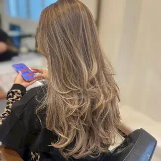 ロング 坂本 璃里杏のヘアスタイル