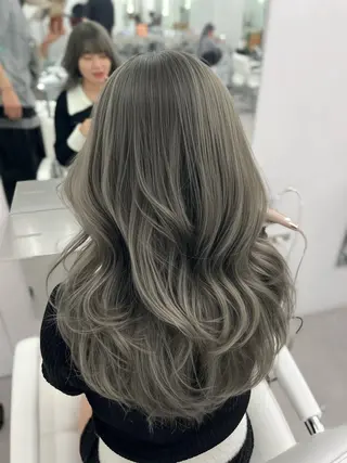 ロング カラー 透明感カラー✨🩵 韓国ヘアkanatoのヘアスタイル