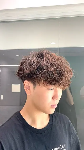 ショート パーマ ヘアアレンジ メンズ 艶カラー の達人のヘアスタイル