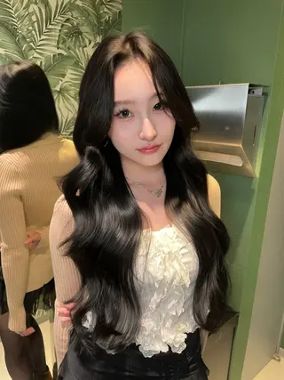 ロング カラー 艶カラー♡クール トレンドヘア♡アユミのヘアスタイル