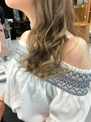 セミロング カラー 白髪ぼかしハイライト 柳川拓哉のヘアスタイル