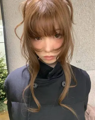 セミロング カラー Yuna/ベージュ ダブルカラーのヘアスタイル