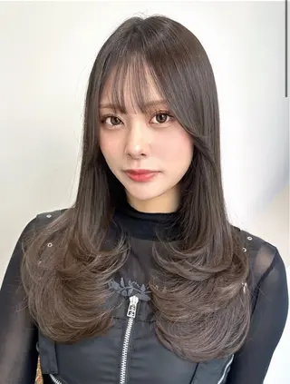ロング カラー 伊藤 優里のヘアスタイル