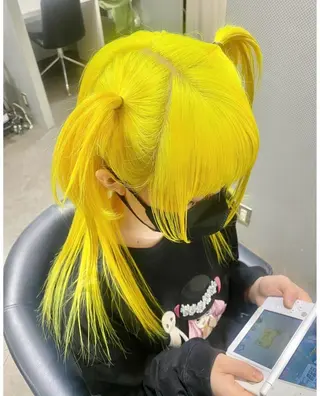 セミロング カラー GARU-ガル-所属・TSUNO🦖 派手髪/オタク美容師のヘアスタイル