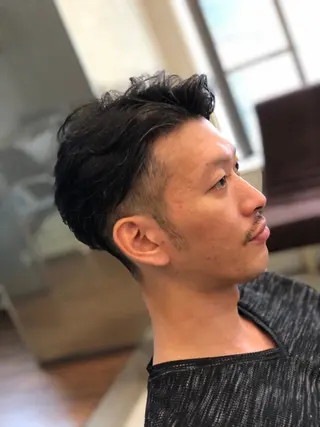 メンズ 艶グレージュカラー 美髪特化美容師のヘアスタイル