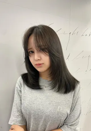 セミロング 鳴海 稜真のヘアスタイル