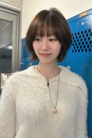 ショート カラー 韓国ボブ/レイヤー カット/ EMIRIのヘアスタイル