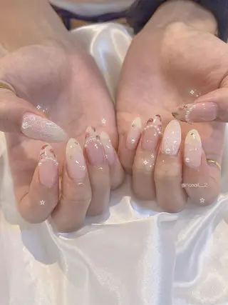 ネイル 𝘙𝘪𝘰𝘯𝘢 ...🕯🤍のネイルデザイン