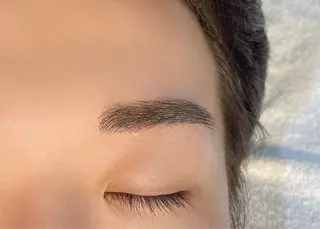 アイブロウ 小峰 利樹のマツエク・マツパデザイン