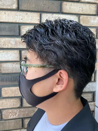 パーマ メンズ 持ちが良いニュアンス パーマ渡辺尚暉のヘアスタイル