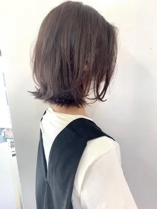 ショート レイヤーカット、 大人可愛い　中村美羅のヘアスタイル