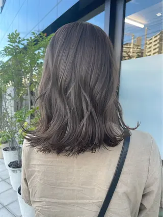 ミディアム 博多ブリーチ× 透明感/縮毛矯正のヘアスタイル
