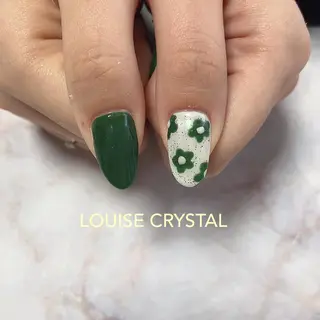 ネイル LOUISE CRYSTALのネイルデザイン
