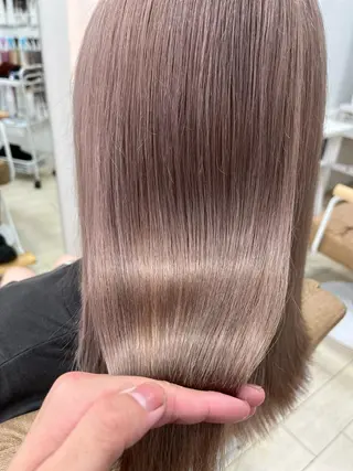 ミディアム カラー パーマ ヘアアレンジ メンズ キッズ ネイル マツエク・マツパ アイブロウ 🌟ブリーチ特化型 ハイトーンカラー🌟のヘアスタイル