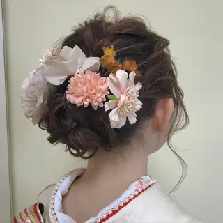 セミロング ヘアアレンジ ライト写真場所属・タニモト ユイのヘアスタイル