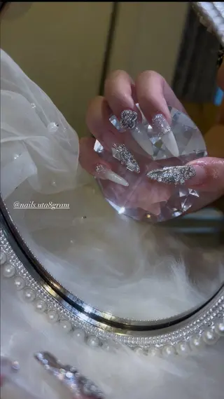 ネイル 𝐍𝐚𝐢𝐥 𝐬𝐚𝐥𝐨𝐧 𝐤𝐢𝐭𝐭𝐲所属・日妻 詩葉のネイルデザイン